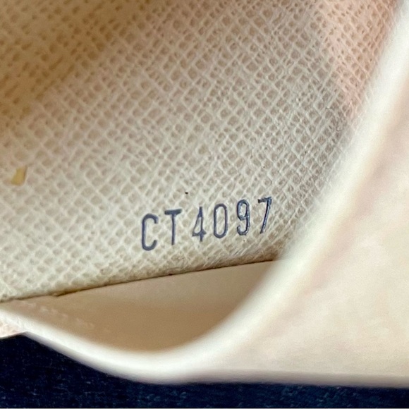 ✨Louis Vuitton✨ Full Inclusion- LV Damier Azur Multiclé 4 Key Case & Card Holder - Picture 13 of 17